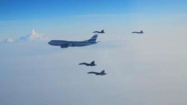Jet Tempur Sukhoi hingga F-16 Kawal Pesawat Presiden Mesir saat Masuk Indonesia Jet Tempur Sukhoi hingga F-16 Kawal Pesawat Presiden Mesir saat Masuk Indonesia