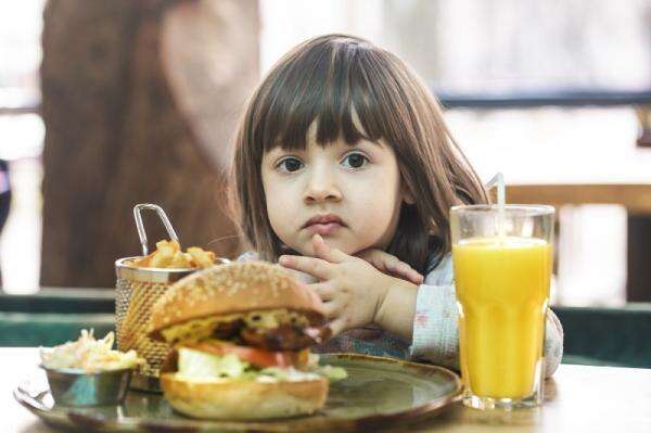 Studi: Kebanyakan Konsumsi Makanan Ultra Proses Bikin Otak Anak Menyusut Studi: Kebanyakan Konsumsi Makanan Ultra Proses Bikin Otak Anak Menyusut