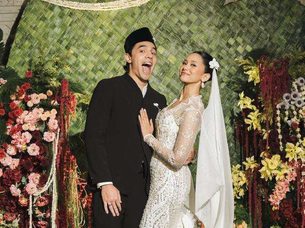 Sah! Mario Caesar dan Givina Resmi Menikah Sah! Mario Caesar dan Givina Resmi Menikah