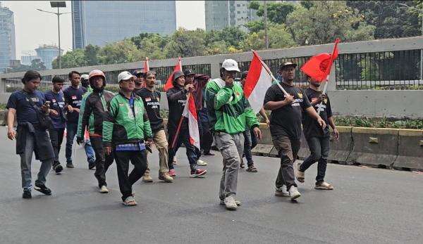 Massa Ojol Ikut Demo di DPR, Baur dengan Aliansi Masyarakat Pati Massa Ojol Ikut Demo di DPR, Baur dengan Aliansi Masyarakat Pati