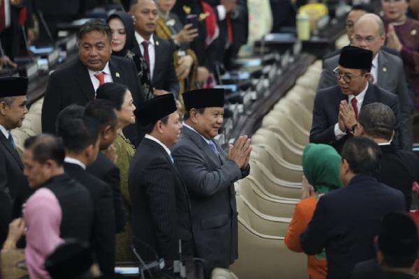 Prabowo Ungkap Lonjakan Laba Pupuk Indonesia dan Pelindo, Siap IPO di BEI Prabowo Ungkap Lonjakan Laba Pupuk Indonesia dan Pelindo, Siap IPO di BEI