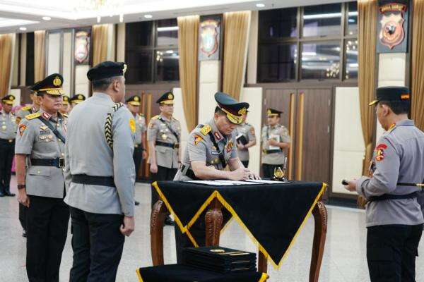Daftar 25 Jenderal Bintang 3 Polri usai Mutasi Terbaru, Nomor 15 Reserse Eks Kasatgas Antimafia Bola Daftar 25 Jenderal Bintang 3 Polri usai Mutasi Terbaru, Nomor 15 Reserse Eks Kasatgas Antimafia Bola