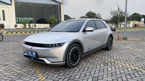 Viral Polemik Ioniq 5, Aa Juju Akhirnya Bertemu Hyundai dan Temukan Titik Tengah Viral Polemik Ioniq 5, Aa Juju Akhirnya Bertemu Hyundai dan Temukan Titik Tengah