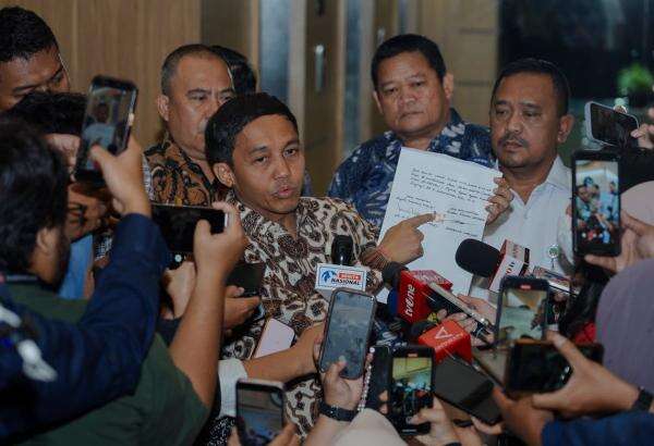 DPR Minta KPK Transparan Usut Kasus Dugaan Gratifikasi Menhut DPR Minta KPK Transparan Usut Kasus Dugaan Gratifikasi Menhut