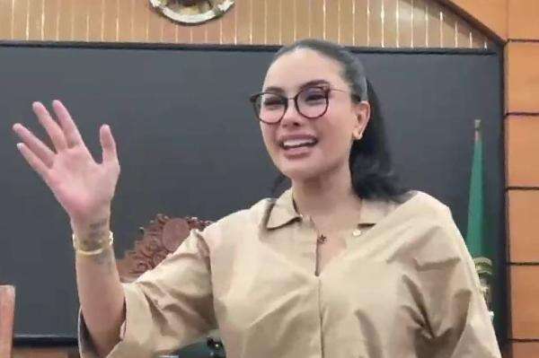 Nikita Mirzani Mendadak Jual Rumah Rp9,25 Miliar, Alasannya Mengejutkan! Nikita Mirzani Mendadak Jual Rumah Rp9,25 Miliar, Alasannya Mengejutkan!