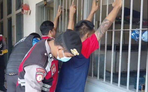 Geledah Rutan Negara Jembrana, Petugas Temukan Puluhan Barang Terlarang Geledah Rutan Negara Jembrana, Petugas Temukan Puluhan Barang Terlarang