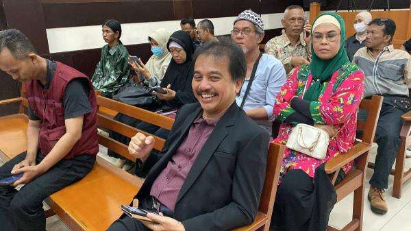 Sidang Ijazah Jokowi dengan Terdakwa Roy Suryo, JPU Hadirkan 94 Saksi dan 26 Ahli Sidang Ijazah Jokowi dengan Terdakwa Roy Suryo, JPU Hadirkan 94 Saksi dan 26 Ahli