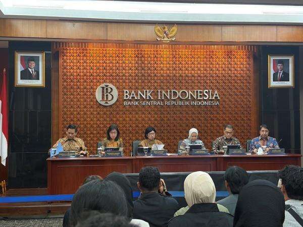BI Andalkan Insentif Hedging Jaga Rupiah, Modal Asing Masuk USD9,9 Miliar BI Andalkan Insentif Hedging Jaga Rupiah, Modal Asing Masuk USD9,9 Miliar
