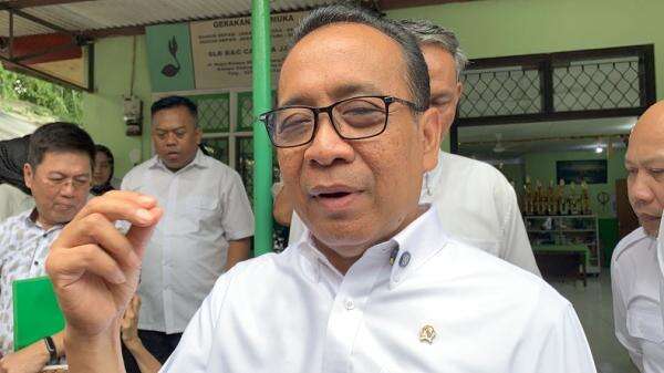 Pratikno Bantah Mundur dari Menko PMK: Sakit Enggak, Lagi Tugas kok Pratikno Bantah Mundur dari Menko PMK: Sakit Enggak, Lagi Tugas kok