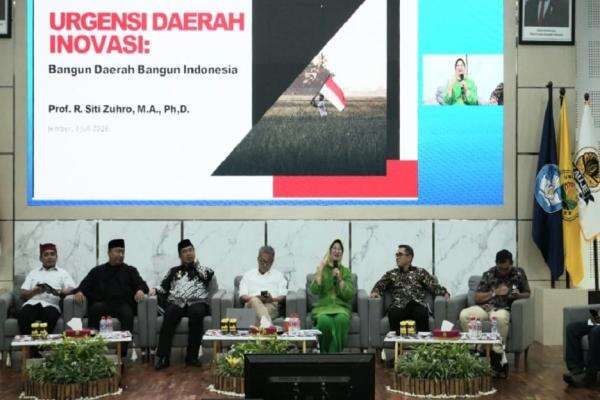 Peneliti BRIN Siti Zuhro: Daerah Maju Kuncinya Inovasi dan Gotong Royong, Stop Mengeluh! Peneliti BRIN Siti Zuhro: Daerah Maju Kuncinya Inovasi dan Gotong Royong, Stop Mengeluh!