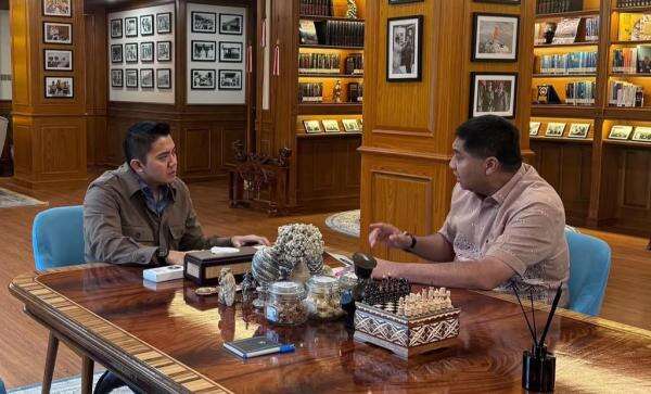 Seskab Teddy dan Menteri PKP Bahas Program Bedah Rumah, Naikkan Target Jadi 400.000 Unit Seskab Teddy dan Menteri PKP Bahas Program Bedah Rumah, Naikkan Target Jadi 400.000 Unit