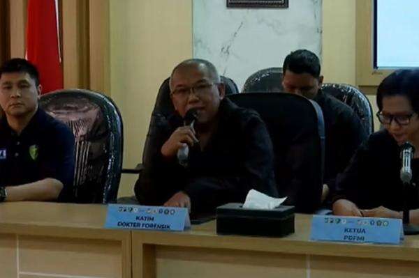 Tim Forensik Bawa Sampel Jasad Sutrimo Orang Dekat Febrie ke Lab, Usut Dugaan Racun Tim Forensik Bawa Sampel Jasad Sutrimo Orang Dekat Febrie ke Lab, Usut Dugaan Racun