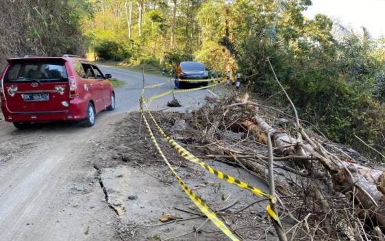 Gempa Flores, 94 Titik Jalan dan Jembatan Rusak Gempa Flores, 94 Titik Jalan dan Jembatan Rusak