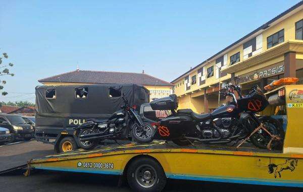 KPK Sita 4 Moge, Mobil, hingga Logam Mulia setelah Lakukan Penggeledahan terkait Kasus Bupati Pemalang KPK Sita 4 Moge, Mobil, hingga Logam Mulia setelah Lakukan Penggeledahan terkait Kasus Bupati Pemalang