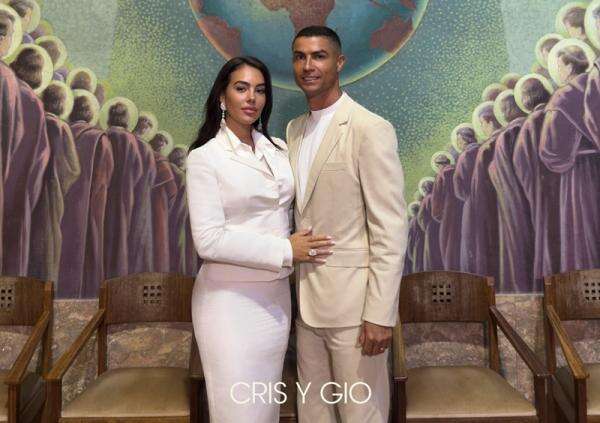 Menikah di Rumah, Ronaldo dan Georgina Pakai Setelan Gucci dan Berlian Capai Rp800 Miliar Menikah di Rumah, Ronaldo dan Georgina Pakai Setelan Gucci dan Berlian Capai Rp800 Miliar
