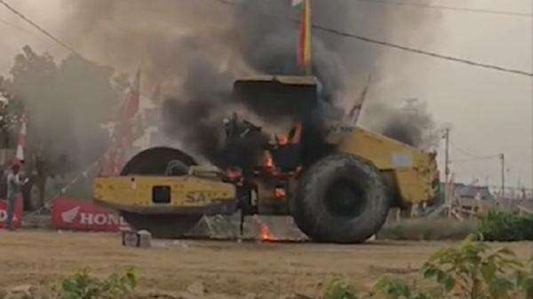 Alat Berat Terbakar di Pelalawan, Didahului Ledakan Disusul Semburan Api Alat Berat Terbakar di Pelalawan, Didahului Ledakan Disusul Semburan Api