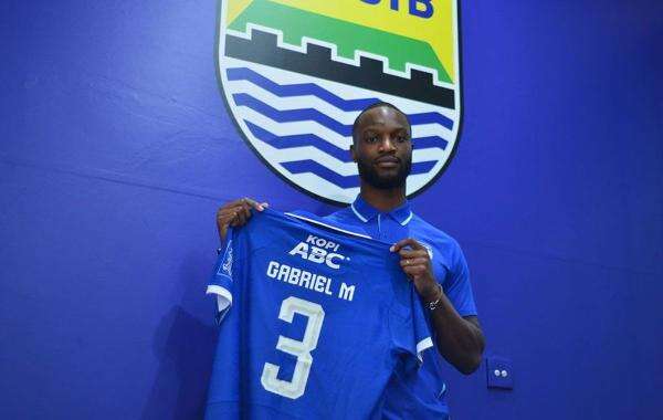 Gabriel Mutombo Pilih Nomor Punggung Peninggalan Layvin Kurzawa di Persib Bandung Gabriel Mutombo Pilih Nomor Punggung Peninggalan Layvin Kurzawa di Persib Bandung