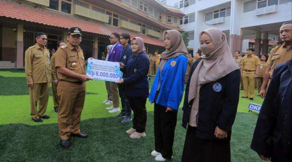 Pemkot Tangerang Berikan Bansos untuk 300 Mahasiswa Sebesar Rp6 Juta, Ini Syarat dan Cara Daftarnya! Pemkot Tangerang Berikan Bansos untuk 300 Mahasiswa Sebesar Rp6 Juta, Ini Syarat dan Cara Daftarnya!