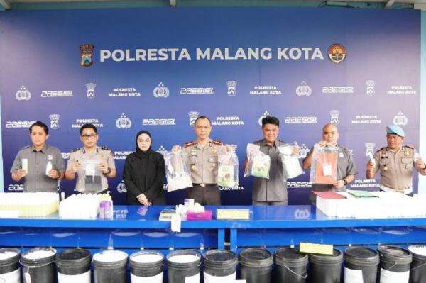 Polisi Bongkar Pabrik Kosmetik Ilegal di Malang dan Kediri, 2 Tersangka Ditangkap Polisi Bongkar Pabrik Kosmetik Ilegal di Malang dan Kediri, 2 Tersangka Ditangkap