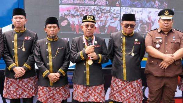Pecahkan Rekor MURI! 61 Ribu Warga Kutai Timur Bersatu Satukan Tekad Lawan Narkoba Pecahkan Rekor MURI! 61 Ribu Warga Kutai Timur Bersatu Satukan Tekad Lawan Narkoba