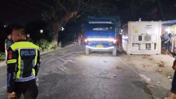 Tragis! Peti Kemas Truk Kontainer Timpa 2 Mahasiswi di Takalar, Kaki Korban Patah Tragis! Peti Kemas Truk Kontainer Timpa 2 Mahasiswi di Takalar, Kaki Korban Patah