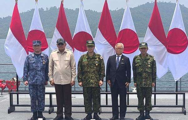 Jepang Akhiri Misi Pemadaman Karhutla di Kalimantan, Menhan Sjafrie Anugerahi Personel JSDF Satyalancana Dharma Samudera Jepang Akhiri Misi Pemadaman Karhutla di Kalimantan, Menhan Sjafrie Anugerahi Personel JSDF Satyalancana Dharma Samudera