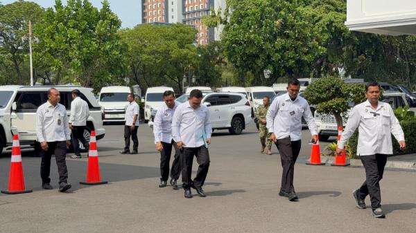Rapat Bahas Penanganan Karhutla, Prabowo Panggil Dudung hingga Tito ke Istana Rapat Bahas Penanganan Karhutla, Prabowo Panggil Dudung hingga Tito ke Istana