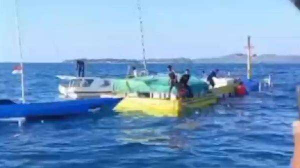 Tabrak Karang, Kapal Pengangkut Barang Tenggelam di Perairan Kangean Sumenep Tabrak Karang, Kapal Pengangkut Barang Tenggelam di Perairan Kangean Sumenep