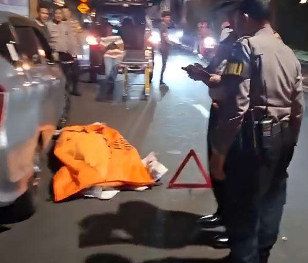 Sopir Taksi Online Ditemukan Tewas di Pinggir Jalan Dharmawangsa Jaksel Sopir Taksi Online Ditemukan Tewas di Pinggir Jalan Dharmawangsa Jaksel