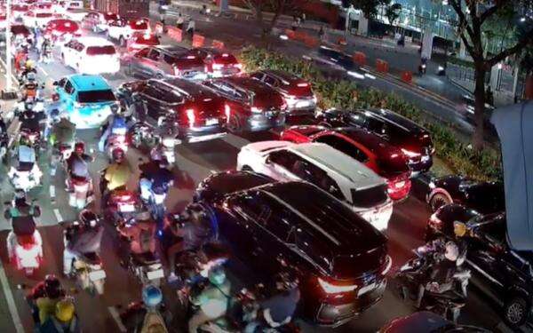 Pramono Akui Jakarta Tetap Macet Meski Pengguna Tranportasi Publik Naik 15 Persen per Tahunnya Pramono Akui Jakarta Tetap Macet Meski Pengguna Tranportasi Publik Naik 15 Persen per Tahunnya