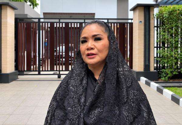 Penyesalan Vina Panduwinata Tak Bisa Penuhi Permintaan Terakhir Guruh Soekarnoputra Penyesalan Vina Panduwinata Tak Bisa Penuhi Permintaan Terakhir Guruh Soekarnoputra
