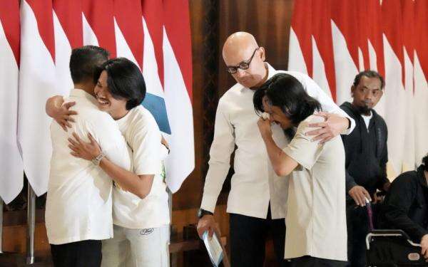 WNI Korban Penyanderaan Perompak Somalia Bebas, Pemerintah Pastikan Pemulihan Kesehatan Berlanjut WNI Korban Penyanderaan Perompak Somalia Bebas, Pemerintah Pastikan Pemulihan Kesehatan Berlanjut