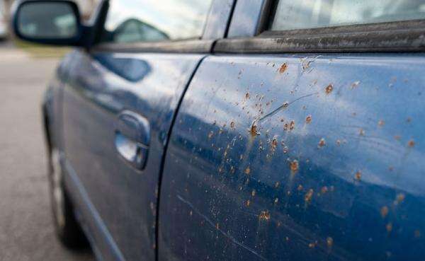 Muncul Bintik Karat Kecil di Bodi Mobil, Awas Jangan Anggap Sepele Bisa Menyebar Muncul Bintik Karat Kecil di Bodi Mobil, Awas Jangan Anggap Sepele Bisa Menyebar