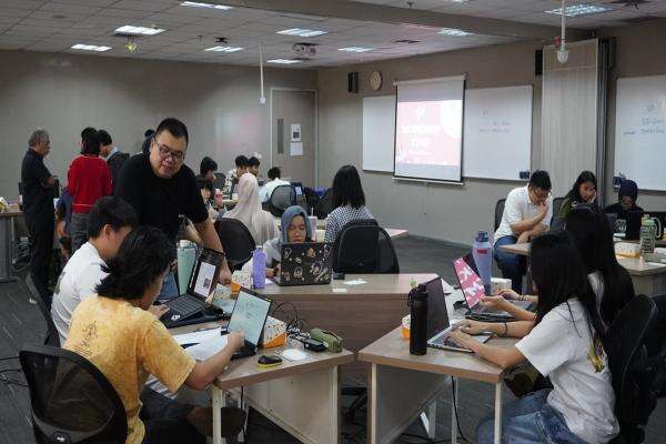 Puluhan Siswa SMA Belajar Riset, AI, dan Keberlanjutan secara Langsung Puluhan Siswa SMA Belajar Riset, AI, dan Keberlanjutan secara Langsung