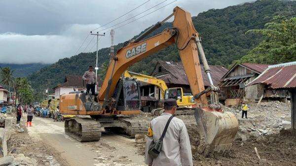 TNI Kebut Pembangunan 7 Jembatan Bailey dan Armco di Sumbar dan Sumut TNI Kebut Pembangunan 7 Jembatan Bailey dan Armco di Sumbar dan Sumut