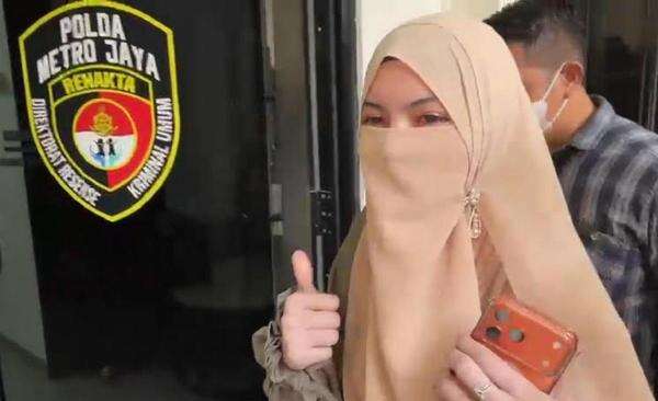 Jaga Marwah Perempuan, Wardatina Mawa Tolak Komunikasi dengan Pria yang Mendekati Jaga Marwah Perempuan, Wardatina Mawa Tolak Komunikasi dengan Pria yang Mendekati