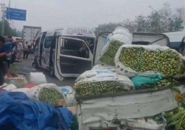 Kecelakaan Beruntun di Tol Cipularang Diduga Akibat Rem Blong, 1 Korban dilarikan ke RS Kecelakaan Beruntun di Tol Cipularang Diduga Akibat Rem Blong, 1 Korban dilarikan ke RS