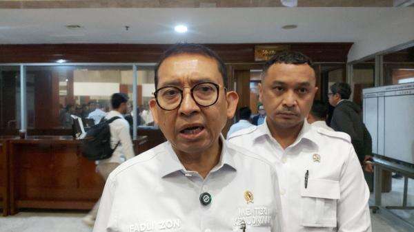 Fadli Zon Ungkap Lebih dari 100 Nama Diusulkan Terima Tanda Jasa dan Kehormatan Fadli Zon Ungkap Lebih dari 100 Nama Diusulkan Terima Tanda Jasa dan Kehormatan