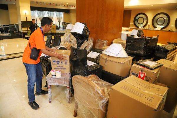 Barang-Barang Eks Hotel Sultan Mulai Direlokasi Barang-Barang Eks Hotel Sultan Mulai Direlokasi