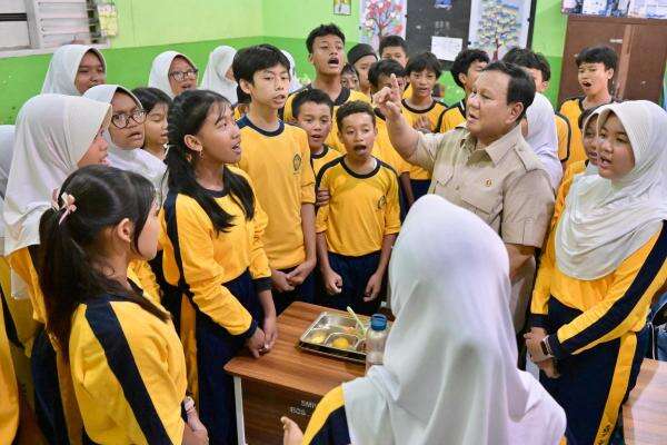 Pesan Prabowo ke Siswa SMPN 111 Jakbar: Belajar yang Baik Pesan Prabowo ke Siswa SMPN 111 Jakbar: Belajar yang Baik
