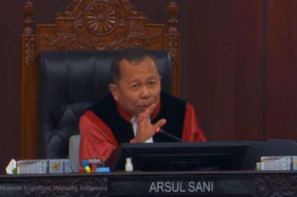 Hakim MK Heran Makna Penyetaraan SMA Gibran: Makanya KPU Agak Puyeng Hakim MK Heran Makna Penyetaraan SMA Gibran: Makanya KPU Agak Puyeng