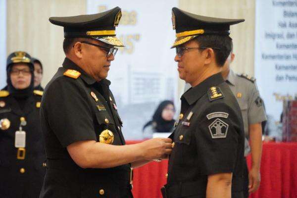 Lantik Pejabat Manajerial dan Non Manajerial, Kakanwil Kemenkum Jateng Harapkan Bekerja Proporsional Lantik Pejabat Manajerial dan Non Manajerial, Kakanwil Kemenkum Jateng Harapkan Bekerja Proporsional