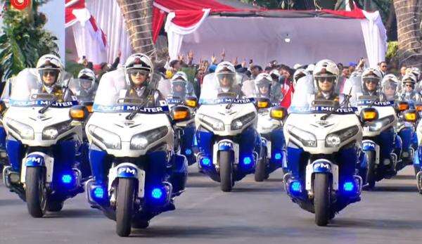 45 Motor Listrik Kawal Kirab Purna Paskibraka, 15 Polisi Militer Wanita di Barisan Depan 45 Motor Listrik Kawal Kirab Purna Paskibraka, 15 Polisi Militer Wanita di Barisan Depan