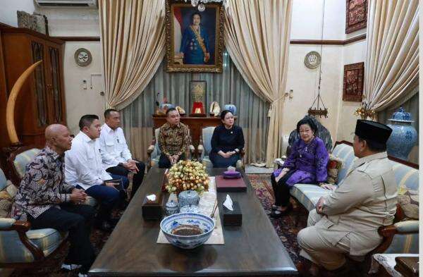 Prabowo Kunjungi Megawati, Sampaikan Duka atas Kepergian Guruh Soekarnoputra Prabowo Kunjungi Megawati, Sampaikan Duka atas Kepergian Guruh Soekarnoputra