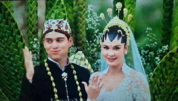 5 Artis yang Souvenir Pernikahannya Paling Mewah 5 Artis yang Souvenir Pernikahannya Paling Mewah