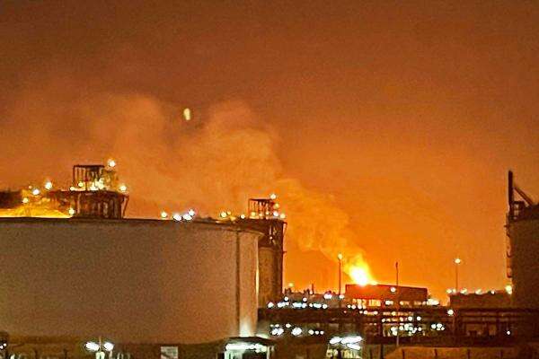 Ledakan Dahsyat Guncang Situs LNG Qatar, 54 Orang Terluka, 18 Hilang Ledakan Dahsyat Guncang Situs LNG Qatar, 54 Orang Terluka, 18 Hilang