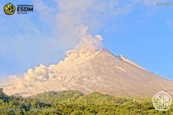 Gunung Merapi Luncurkan Awan Panas Guguran Sejauh 2 Km, Warga Diminta Waspada Gunung Merapi Luncurkan Awan Panas Guguran Sejauh 2 Km, Warga Diminta Waspada