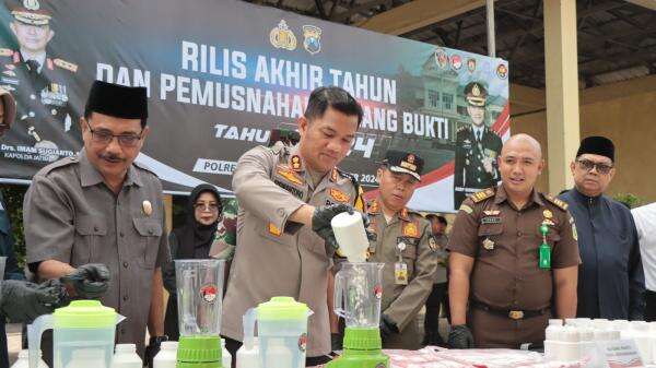 Polres Nganjuk Paparkan Capaian 2024 dan Lakukan Pemusnahan Barang Bukti Polres Nganjuk Paparkan Capaian 2024 dan Lakukan Pemusnahan Barang Bukti