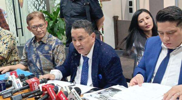Pengacara soal Febrie Adriansyah Tak Ditahan usai Diperiksa: Sudah Mundur, Artinya Kooperatif Pengacara soal Febrie Adriansyah Tak Ditahan usai Diperiksa: Sudah Mundur, Artinya Kooperatif