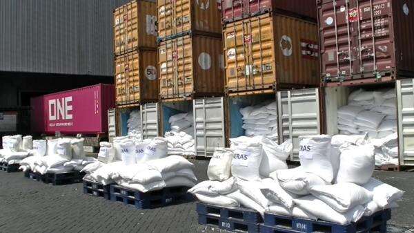Bea Cukai Amankan 413 Ton Beras dan Garam yang Diimpor dari India Senilai Rp7,8 Miliar Bea Cukai Amankan 413 Ton Beras dan Garam yang Diimpor dari India Senilai Rp7,8 Miliar